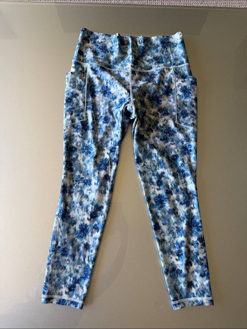 Athleta Salutation Stash 7/8 Tight Blue floral print Women's Medium